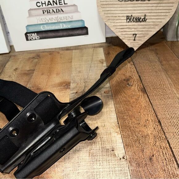 Safariland Drop Down Leg Holster 6400-173 Ber92-DA0 - Picture 4 of 10